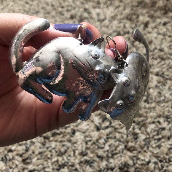 Large vintage silvertone smiling cat dangle earrings cat lady lightweight - Picture 10 of 11